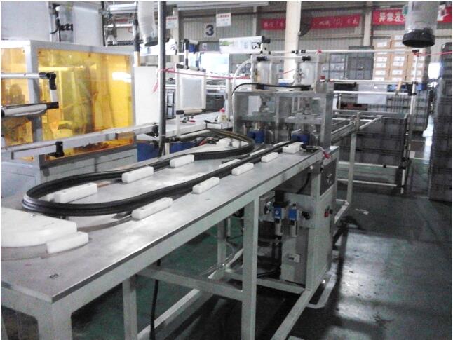 膠條裁切套芯機